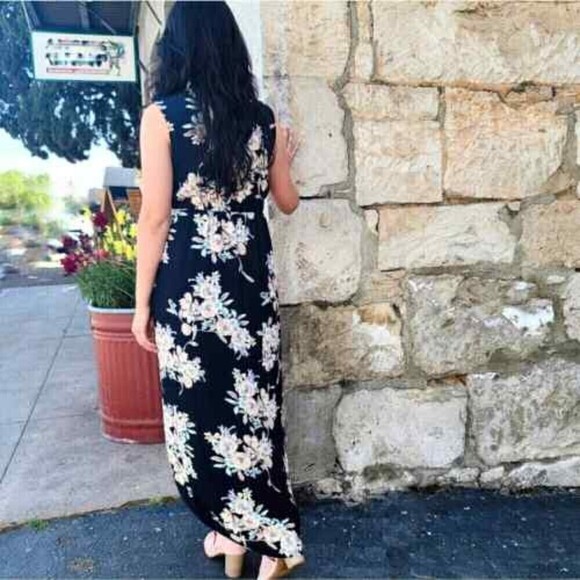 ASTR The Label Sleeveless Floral Hi Lo Faux Wrap Maxi Dress Black Size Medium - Picture 2 of 11